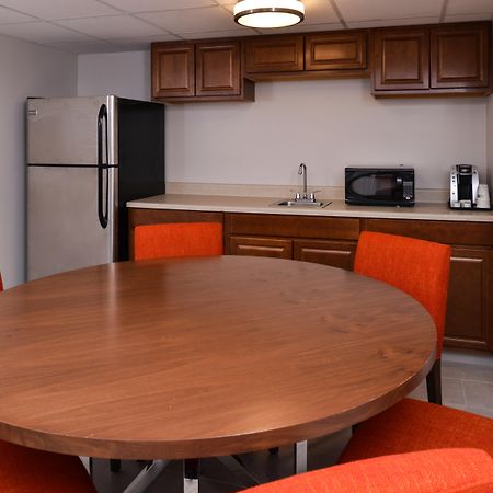 Holiday Inn Express & Suites Springfield By Ihg Exterior photo