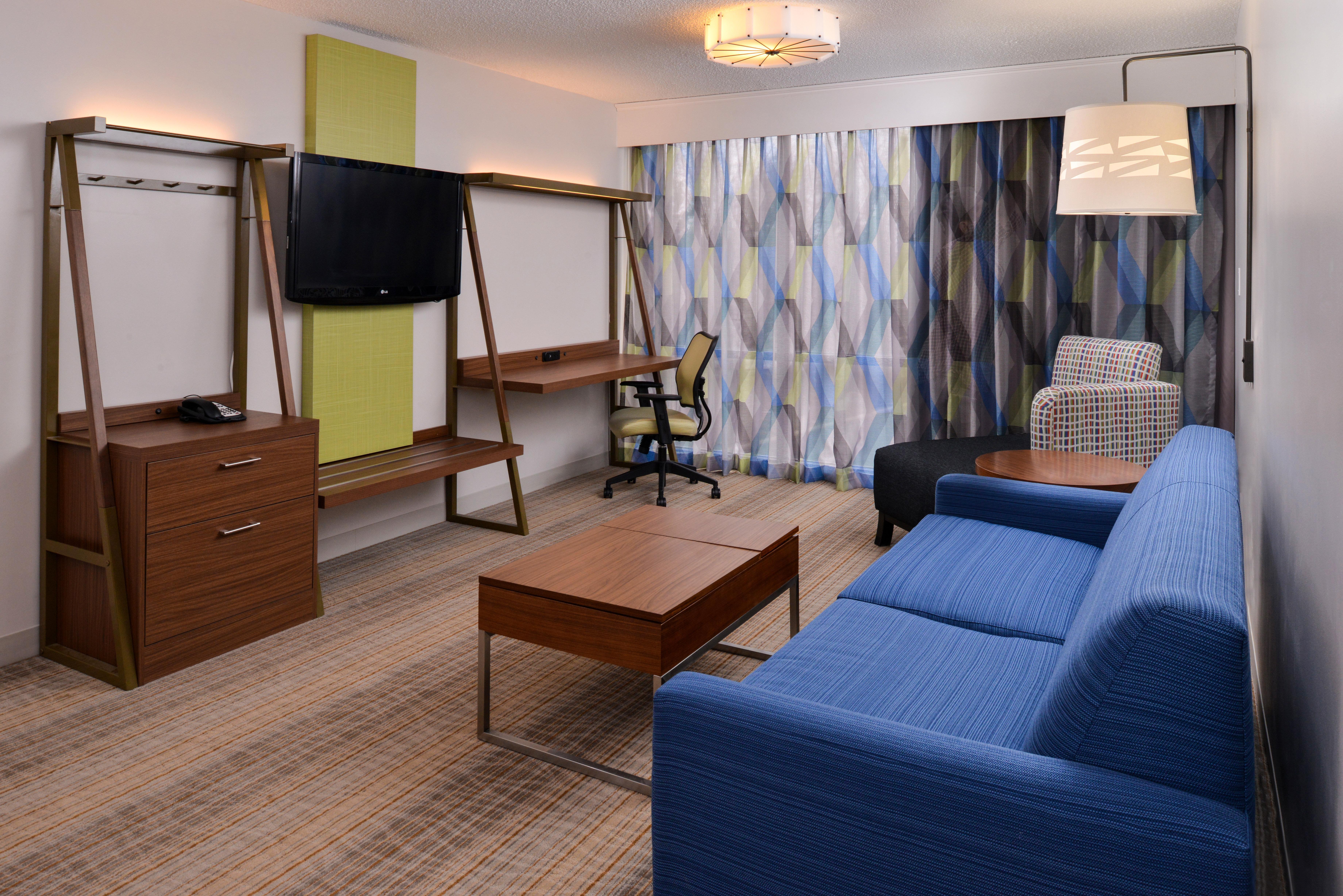 Holiday Inn Express & Suites Springfield By Ihg Exterior photo
