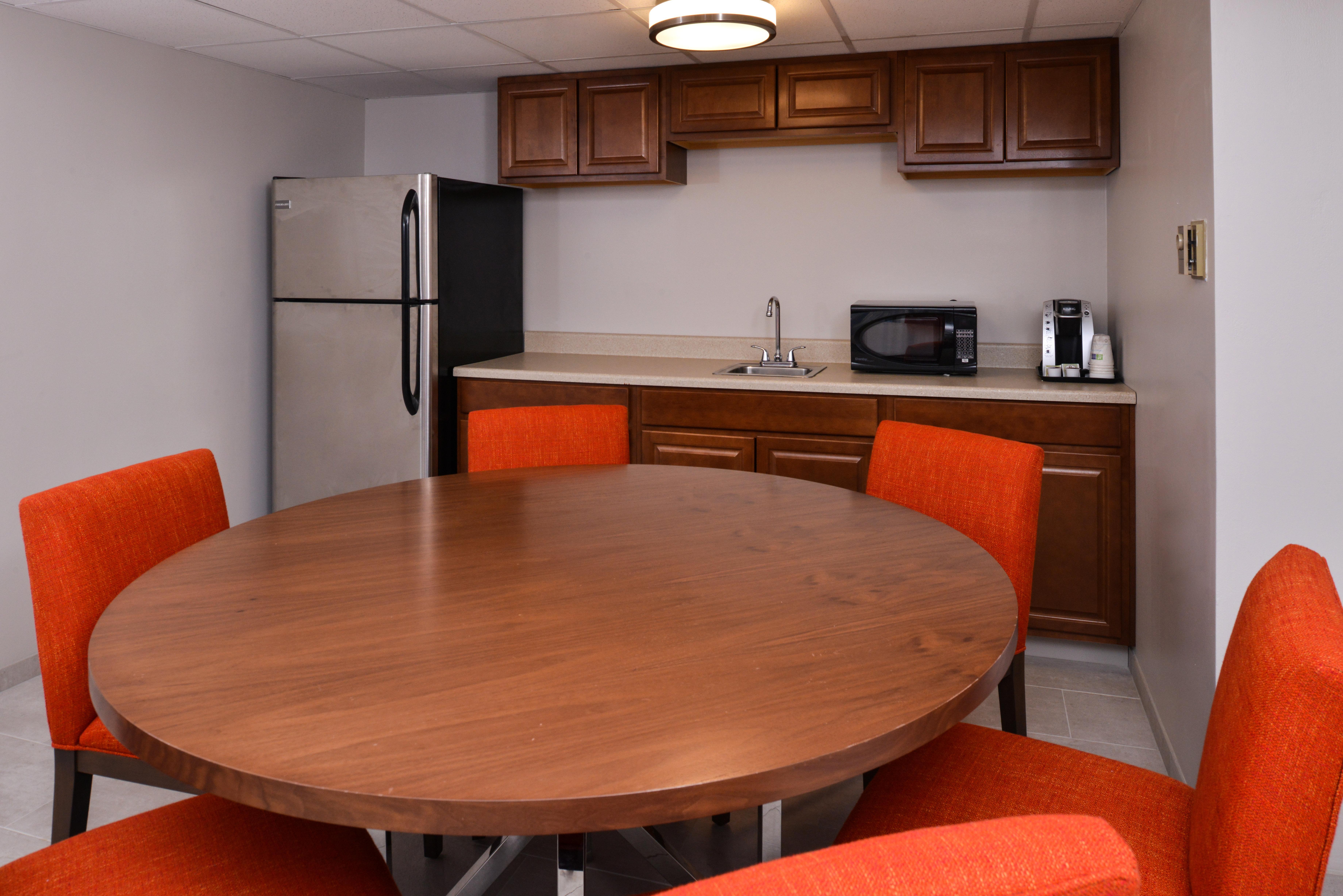 Holiday Inn Express & Suites Springfield By Ihg Exterior photo