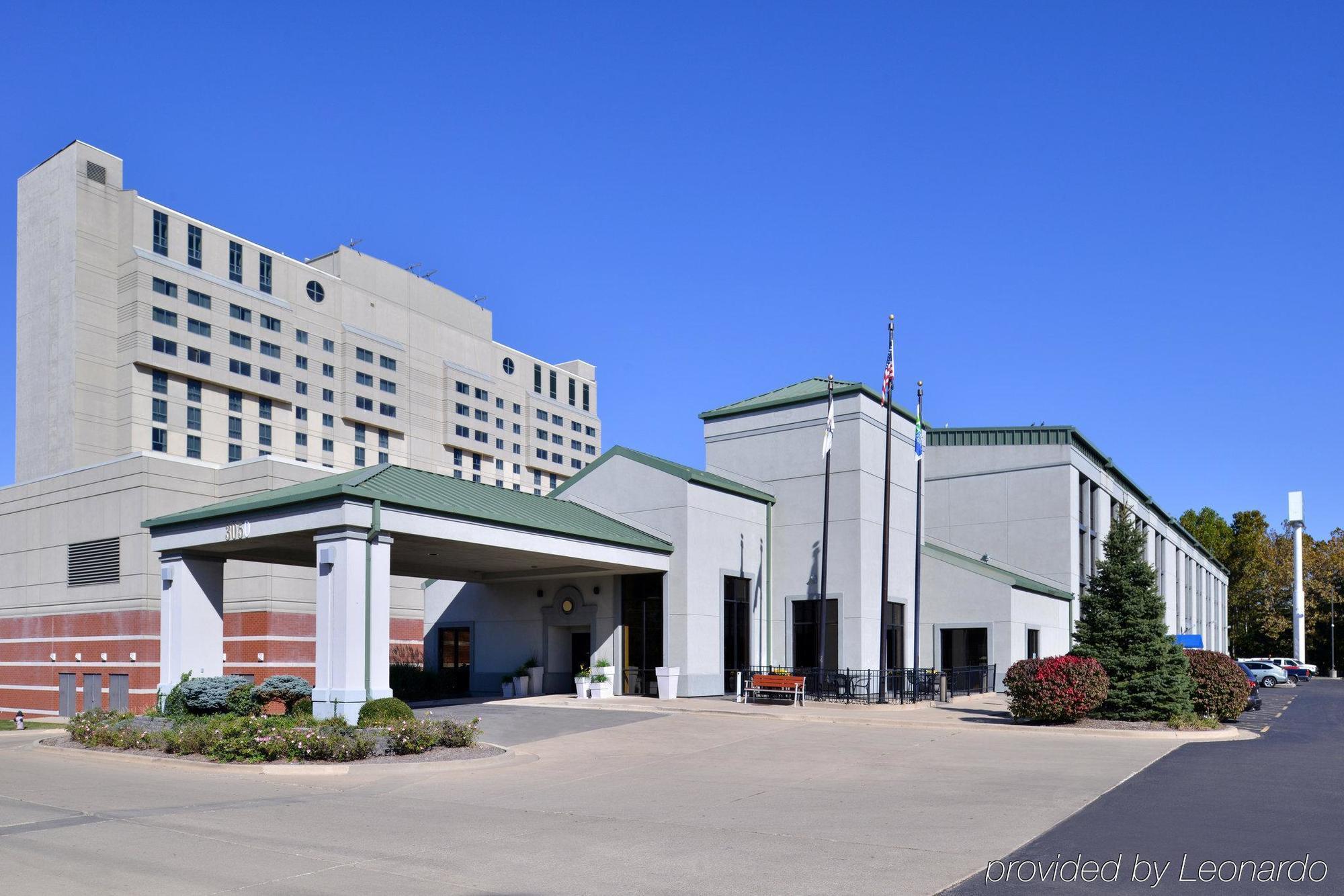Holiday Inn Express & Suites Springfield By Ihg Exterior photo